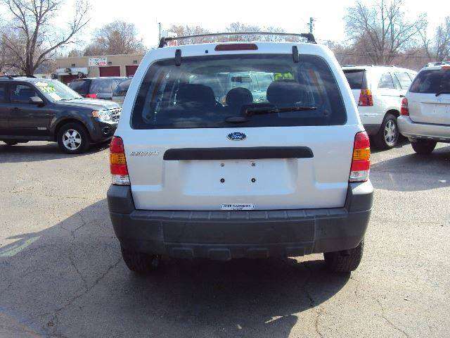 2005 Ford Escape XLS 4dr SUV